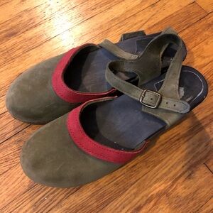 Green & red suede Sven mary jane clogs. Size 41.